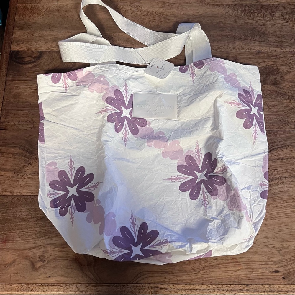 NWT Mana ‘Ohana Water-Resistant Zippered Tote Hawai’i - Aloha